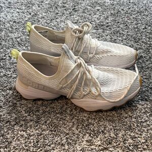 Sorel Kinetic Impact Lace Sneaker White/Gum - Size 8.5